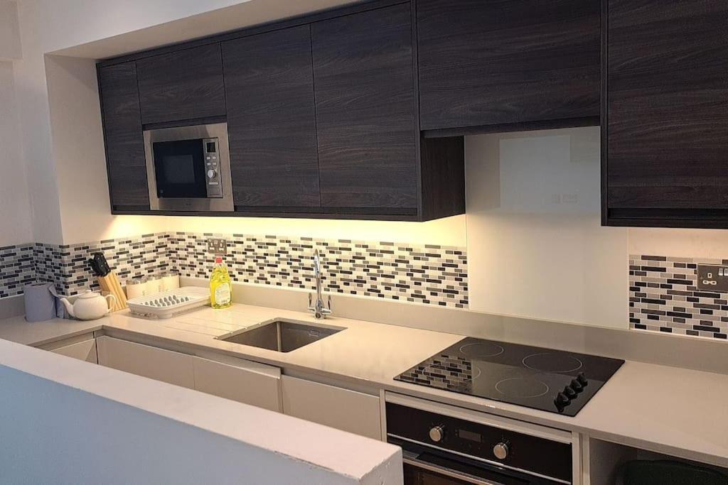 Apartment Paradise - Away - From - *
